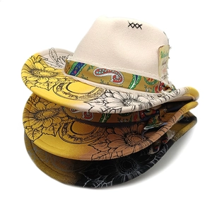 Trois chapeaux de cowboy dégradés avec motifs de tournesol et texture en feutre doux