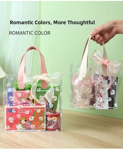 Close-up of daisy print PVC gift bag with pink handles and a soft tulle bow decoration