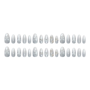 Unghie finte argento cat eye con farfalle 3D, rilievi floreali e strass scintillanti