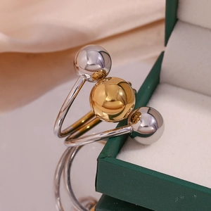 Three-ball tricolor adjustable ring in 18K gold plated stainless steel on a jewelry box