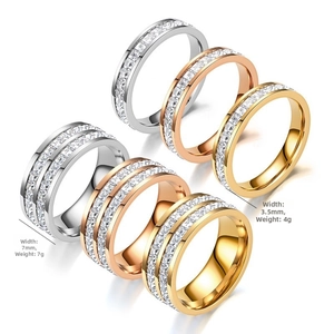 Set of 6 zircon rings in 18K gold and silver finishes with single and double row patterns