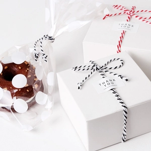 Kit d'emballage cadeau avec boîte blanche, ficelle en coton et étiquettes de remerciement