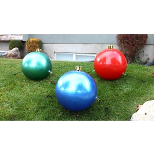 Large outdoor inflatable Christmas balls in green blue and red for lawn decoration