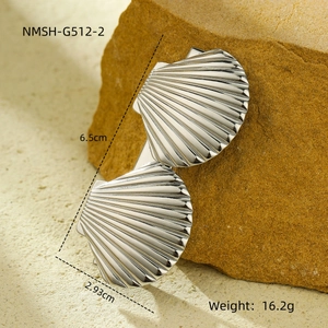 Silver shell-shaped metal hair clip measuring 6.5cm by 2.93cm with 16.2g weight