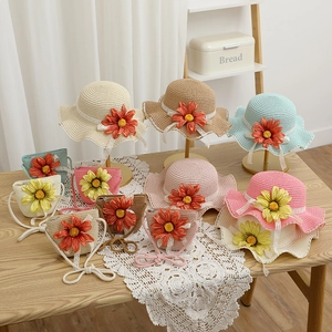 Set cappello di paglia con fiori e borsa coordinata per bambina in sei colori pastello