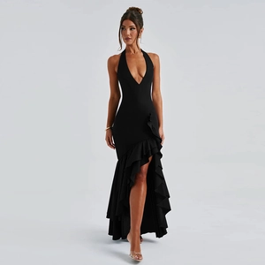 Robe dos nu élégante coupe ajustée avec col en V, ourlet à volants et fente sexy