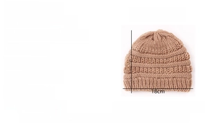 Detailed size chart for kids knitted beanie showing dimensions 19x18cm and head circumference