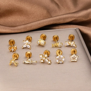 Set mit 10 goldenen Edelstahl-Ohrsteckern mit Schmetterling- und Kreuz-Zirkonia-Designs