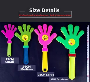 Comparativa de tamaños de cuatro manos aplaudidoras de plástico de 19 cm a 32 cm con emojis