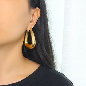 Polierte goldene U-förmige Creolen für Damen im minimalistischen geometrischen Stil