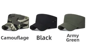 Dettaglio di cappelli militari in cotone resistente nei colori mimetico, nero e verde militare