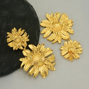Vintage golden sunflower earrings with hammered metal texture and layered floral design