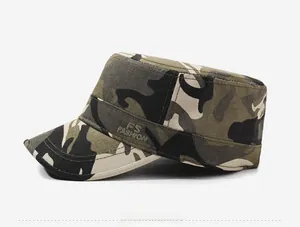 Détail de profil d'une casquette militaire camouflage avec broderie FS FASHION