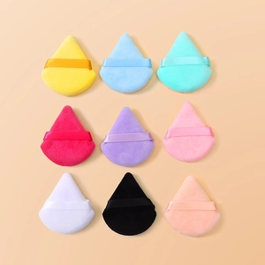 Set di nove piumini da cipria triangolari in velluto colorato per trucco viso