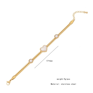 Detail of golden stainless steel heart and pearl bracelet with size and weight info
