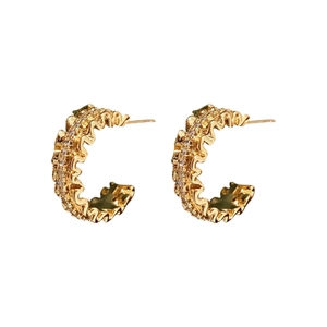 18k gold plated C-shaped hoop earrings with wavy texture and shimmering gemstones