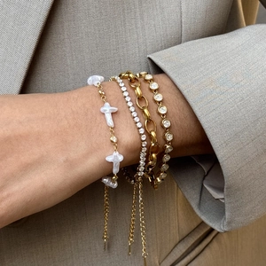 Set di bracciali in acciaio inossidabile placcato oro 18K con perle, zirconi e croce