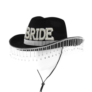 Schwarzer Braut-Cowboyhut mit Straßfransen und BRIDE-Schriftzug aus Perlen für Hochzeit