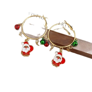 Weihnachtsmann Ohrringe mit goldenen Reifen und festlichen Emaille Anhängern für Damen