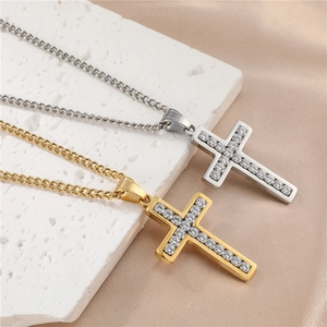 Colliers croix en acier titane doré et argenté avec diamants scintillants et design chic