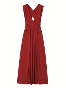 Vista detallada del vestido largo rojo multiposición con opciones versátiles de anudado