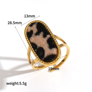 Detailed specs of the leopard print ring with 28.5mm length and 5.5g weight