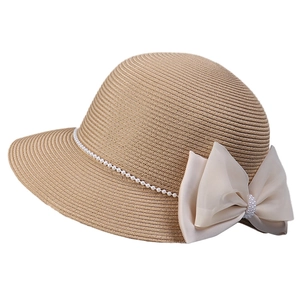 Chapeau de soleil élégant en paille kaki avec nœud en soie crème et détails en perles