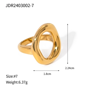 Minimalistischer, 18k vergoldeter Edelstahlring in unregelmäßiger ovaler Form