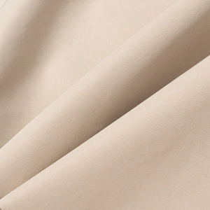 Macro del tessuto twill beige di alta qualità per trench corti da donna alla moda