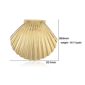 Golden shell-shaped stud earrings in beach style with 33.1mm x 28.6mm dimensions