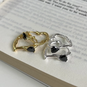 925 sterling silver heart earrings with black gems and irregular bamboo texture frames