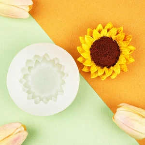 Stampo in silicone a forma di girasole bianco con petali e texture realistici