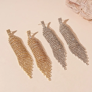 Boucles d'oreilles longues à pampilles géométriques de luxe avec strass en or et argent