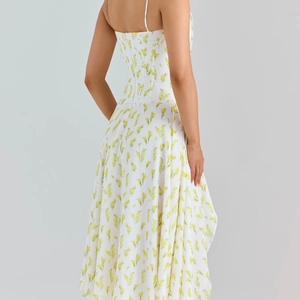 Abito estivo in chiffon a fiori gialli con spalline sottili e zip posteriore