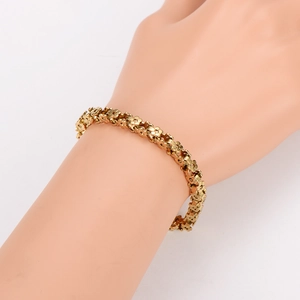 Exquisite 18K gold-plated stainless steel flower link bracelet on a fashion model's wrist