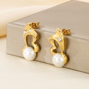 Elegant gold heart earrings with white pearls and sparkling cubic zirconia accents
