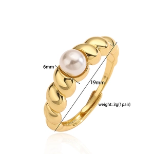 Detail view of gold twisted ring with 6mm white pearl and dimensions annotation