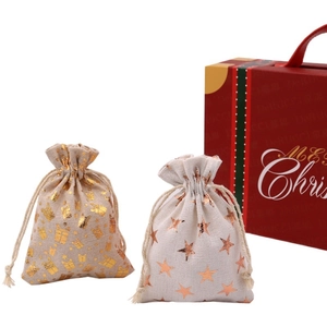Sachets de Noël en coton avec motifs dorés et une boîte cadeau festive assortie