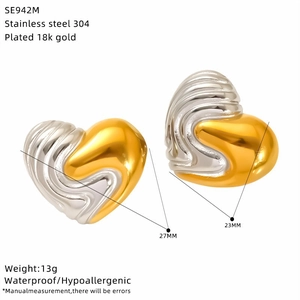 Two-tone wavy heart stud earrings in 18K gold plated 304 stainless steel