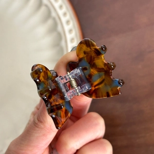 Exquisite tortoise shell heart claw clip with premium acetate finish for daily styling