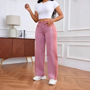 Jean femme taille haute à jambes larges avec un design patchwork bicolore rose unique