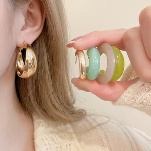 Set of four minimalist chunky hoop earrings in gold metal and colorful acrylic resin
