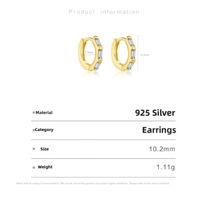 Detail view of gold S925 silver T-shape earrings with size 10.2mm and weight 1.11g