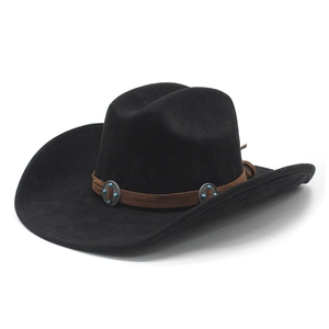 Détail du chapeau de cow-boy en daim noir avec bande en cuir ornée de perles turquoise