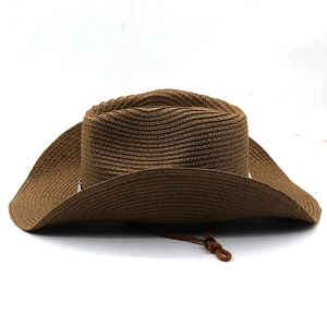 Dettaglio cappello cowboy in paglia marrone scuro con trama a spirale e laccio regolabile