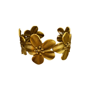 Vintage style metallic flower open bangle with textured petals in golden finish