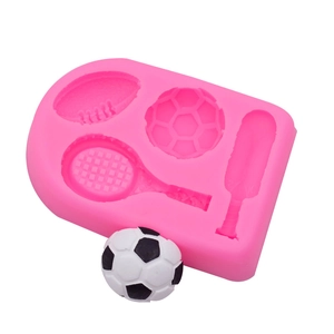 Roze siliconen vorm met voetbal- en tennisvormen voor het decoreren van taarten