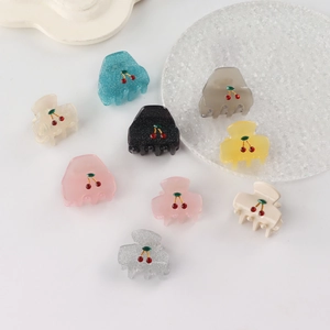 Pinces à cheveux avec motif cerise en strass de plusieurs couleurs sur plateau en verre