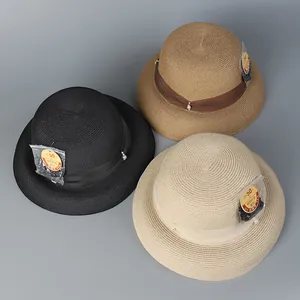 Tre cappelli in paglia a tesa larga in nero, marrone e beige con protezione solare UPF 50+