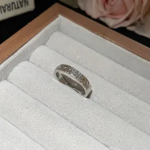 Silver hammered texture ring with zircon hollow floral bow and star pattern